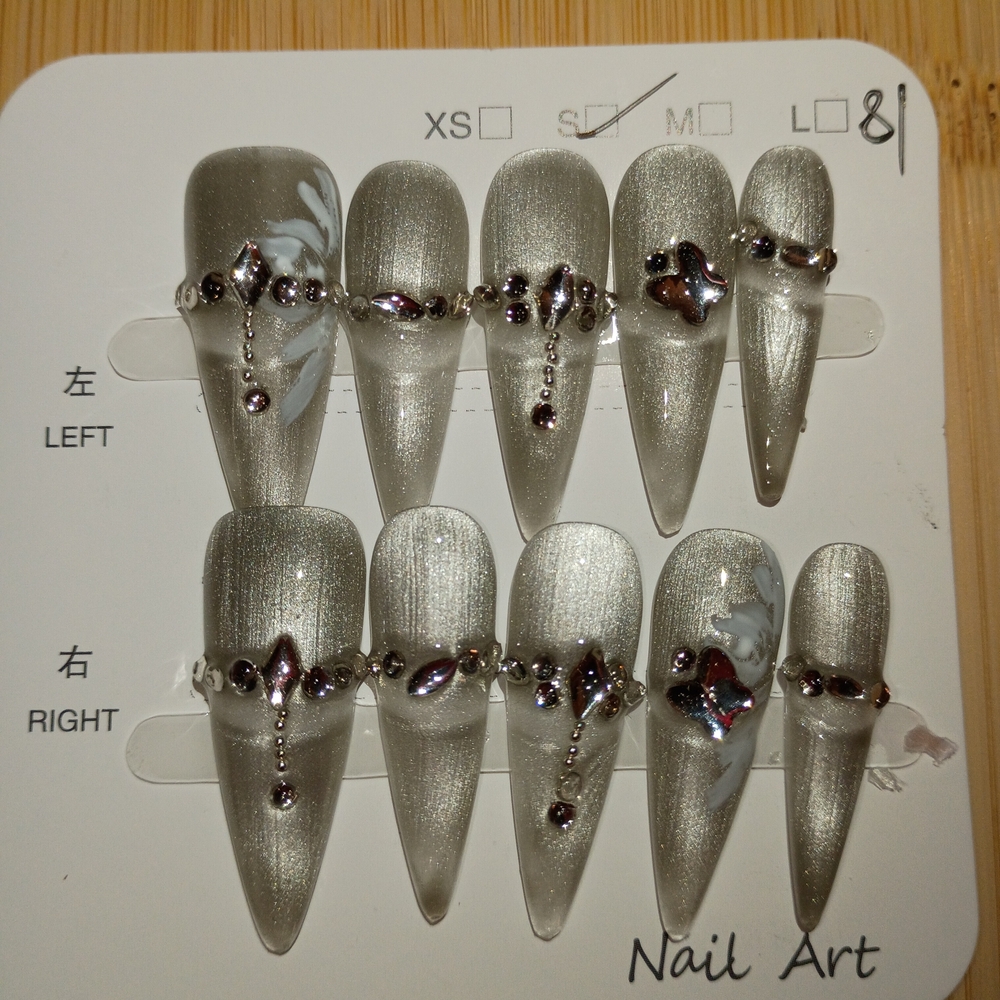 Elegant Cat Eye Silver Press-On Stilleto Nails with Rhinestone Accents